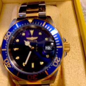 Men’s Invicta professional divers watch brand new never warn still has tag.